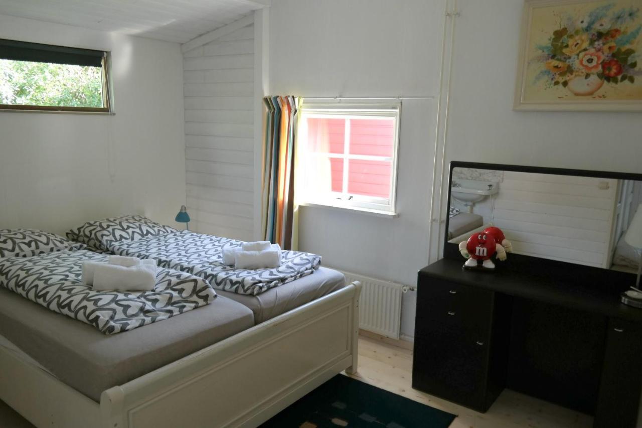 أنيوم 3 Pers Waterfront Swedish House W Sauna, Modern Kitchen And Private Terrace المظهر الخارجي الصورة